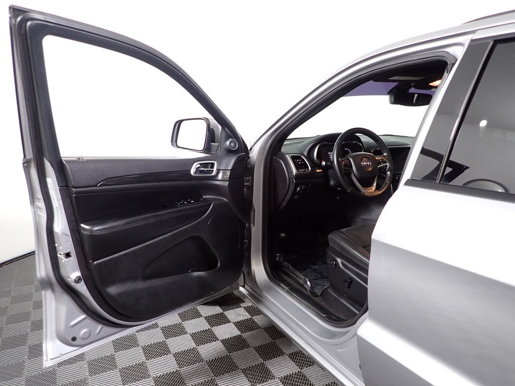 Used 2019 Jeep Grand Cherokee Altitude AWD/4WD image 18
