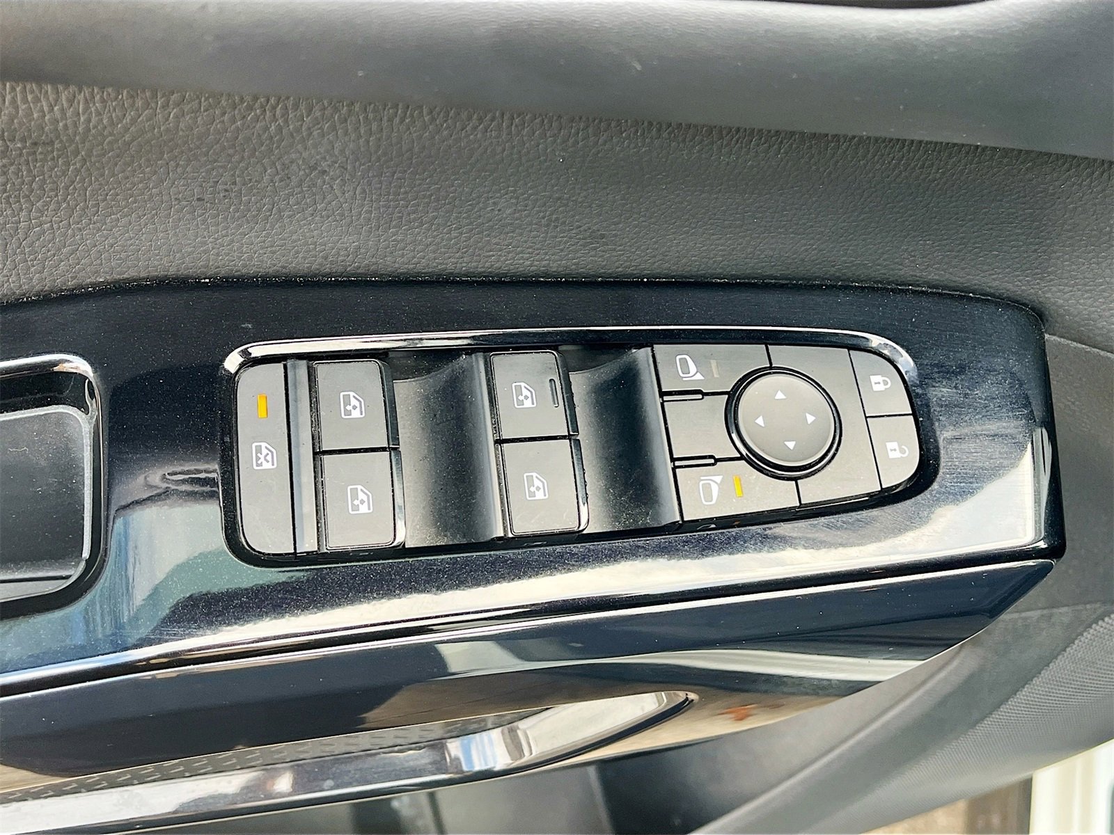 Used 2022 Nissan Pathfinder SV w/ SV Premium Package image 17