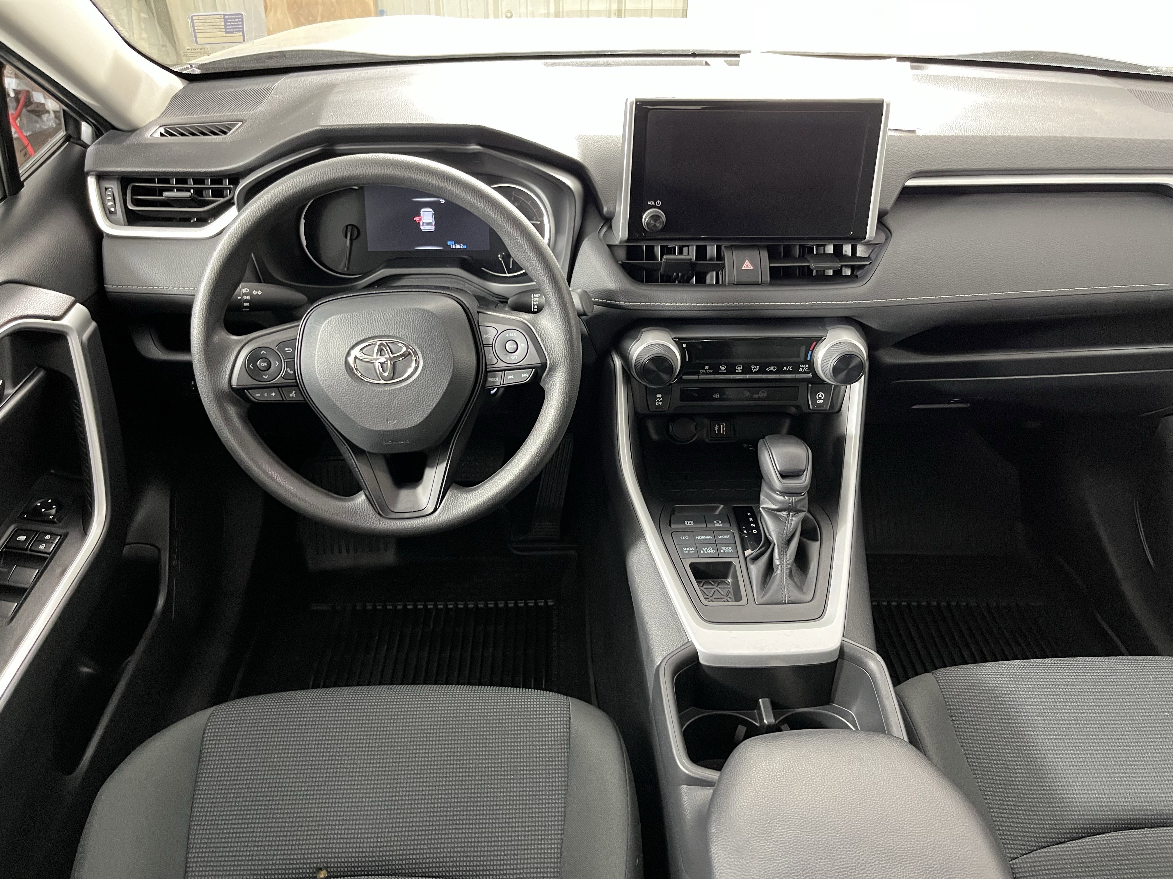 Used 2023 Toyota RAV4 LE image 12