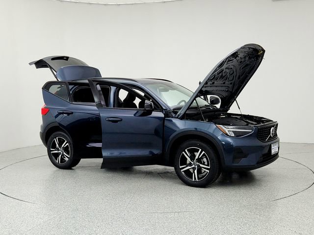 New 2026 Volvo XC40 B5 Core w/ Climate Package image 10