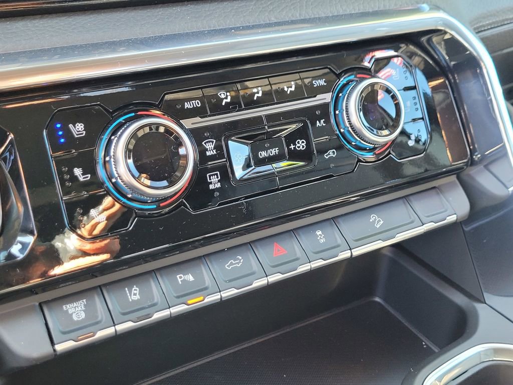 New 2026 GMC Sierra 2500 Denali w/ Denali Reserve Package AWD/4WD image 16