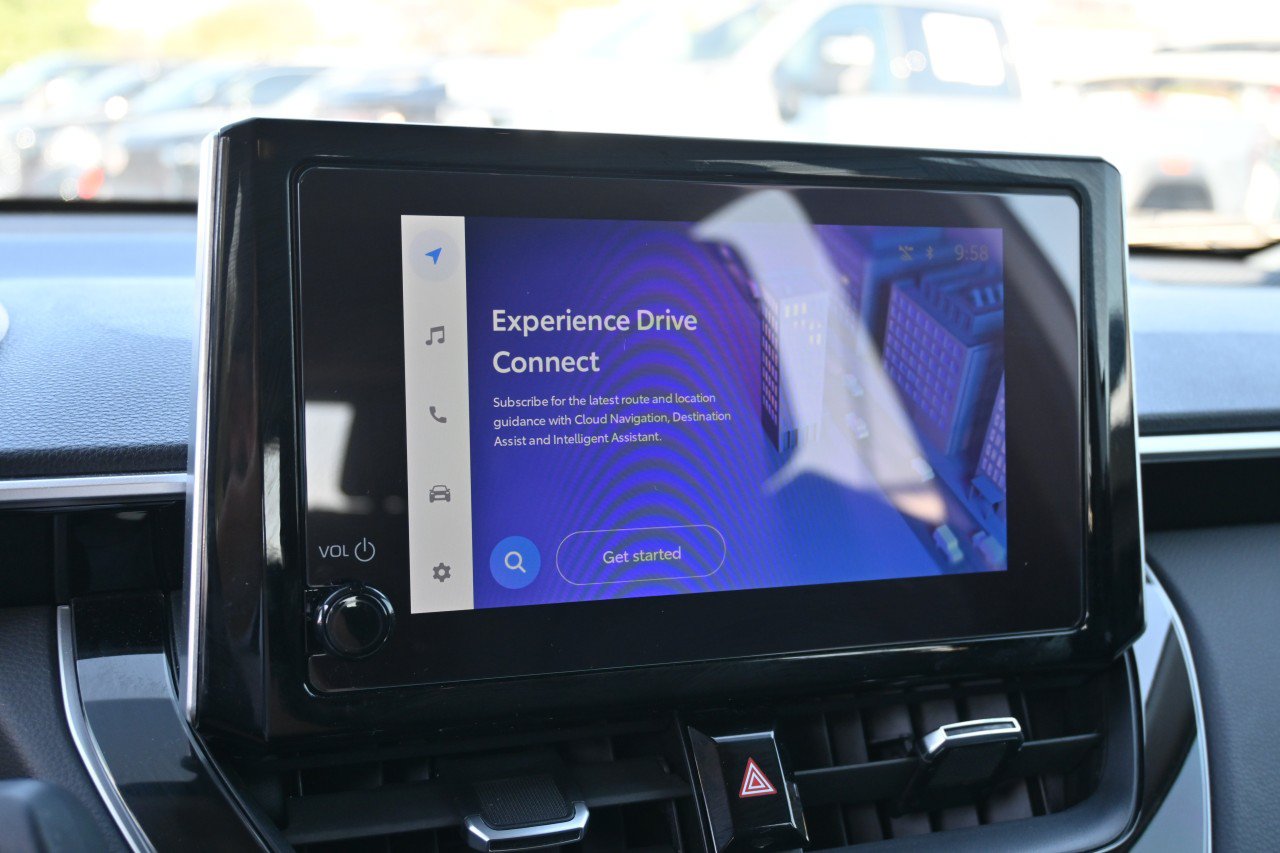 Used 2023 Toyota Corolla Cross XLE w/ Convenience Package FWD image 12