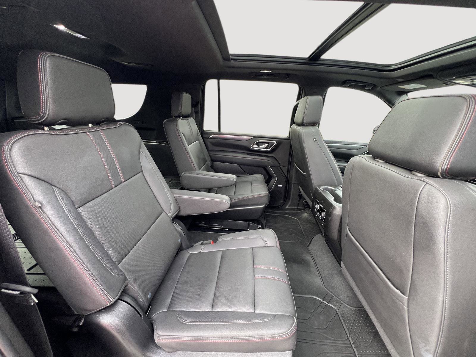 Used 2023 Chevrolet Suburban RST w/ Luxury Package image 27