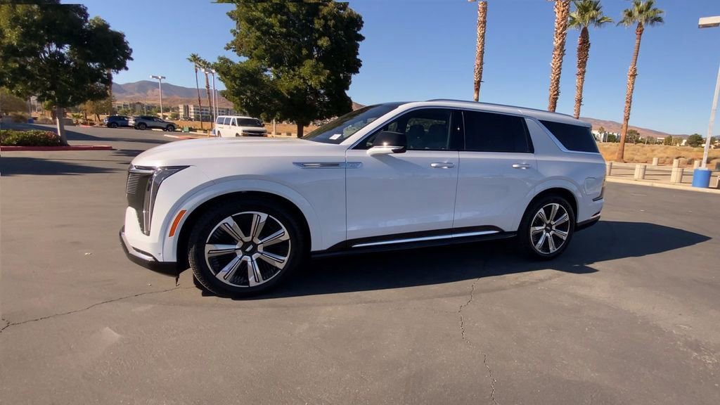 Used 2026 Cadillac Escalade IQL Luxury image 4