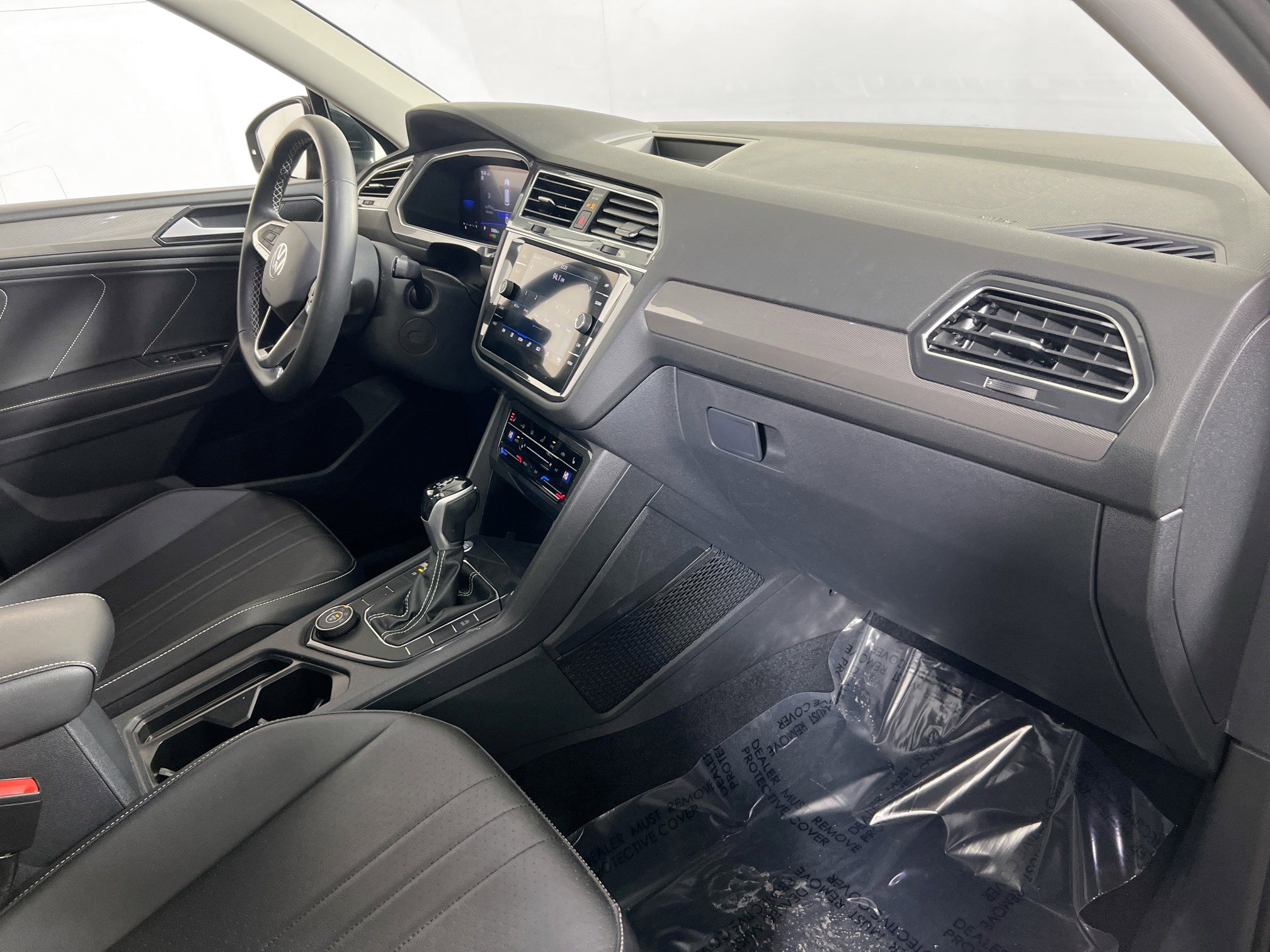 Used 2022 Volkswagen Tiguan SE AWD/4WD image 27
