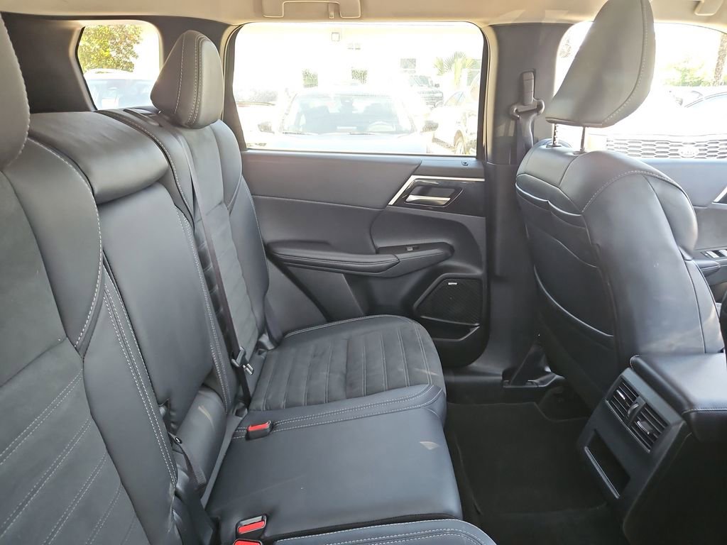Used 2025 Mitsubishi Outlander SE AWD/4WD image 11