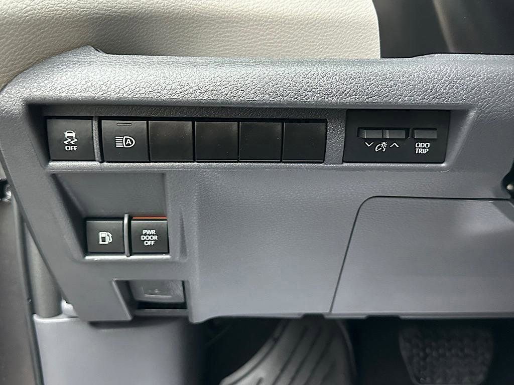 Certified 2023 Toyota Sienna LE AWD/4WD image 28