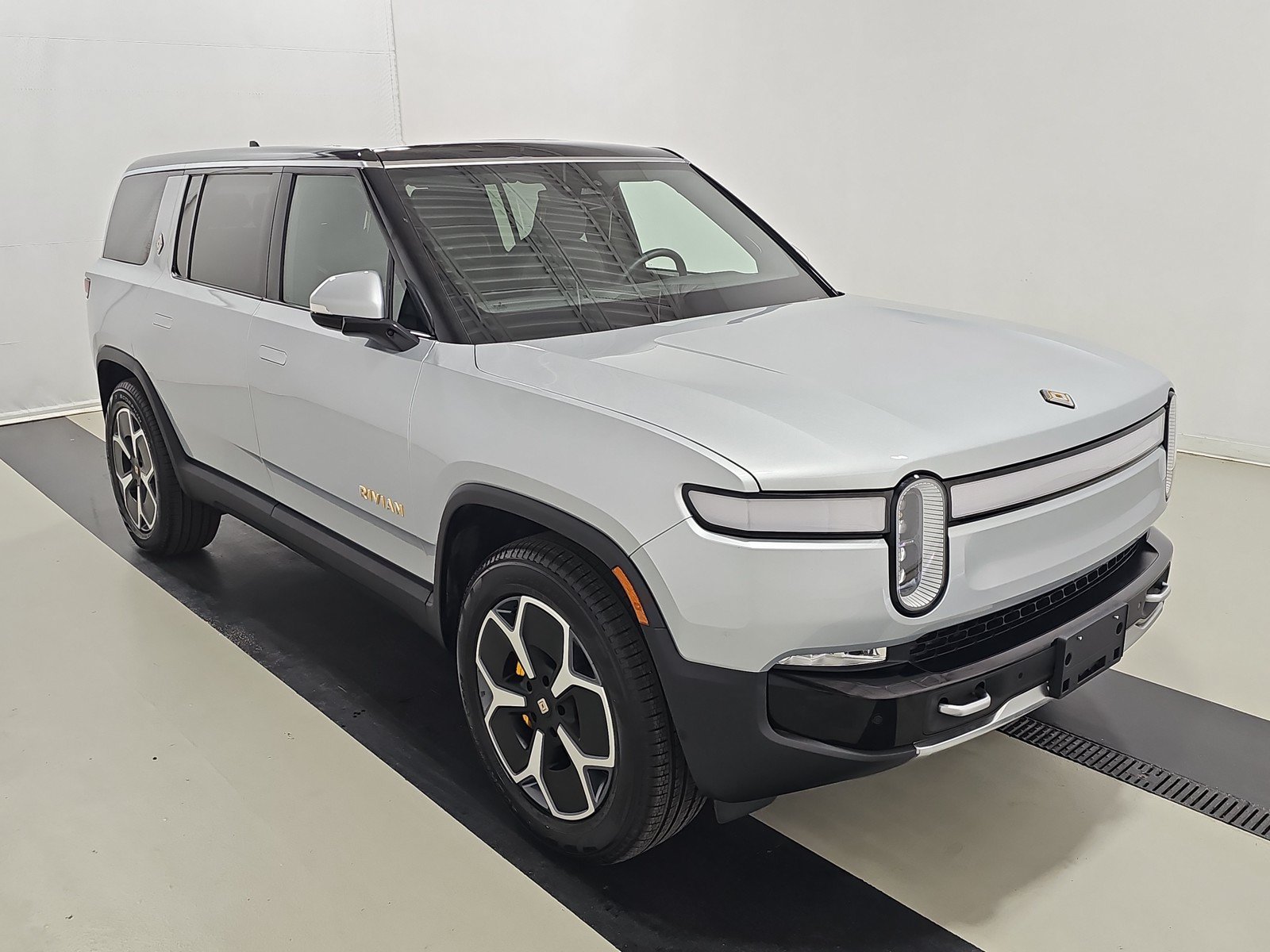 Used 2024 Rivian R1S Adventure AWD/4WD image 7