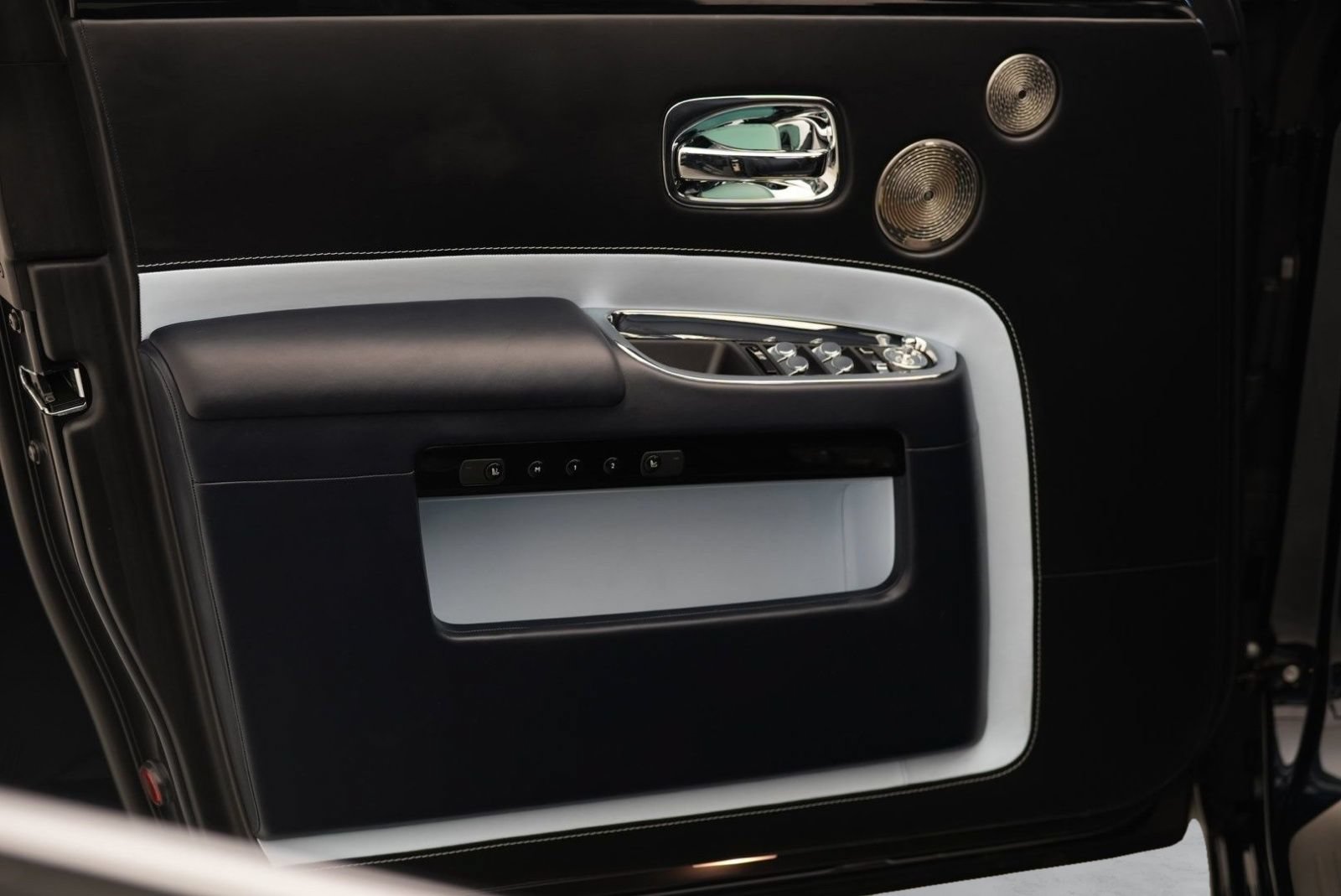 Certified 2020 Rolls-Royce Ghost RWD image 13