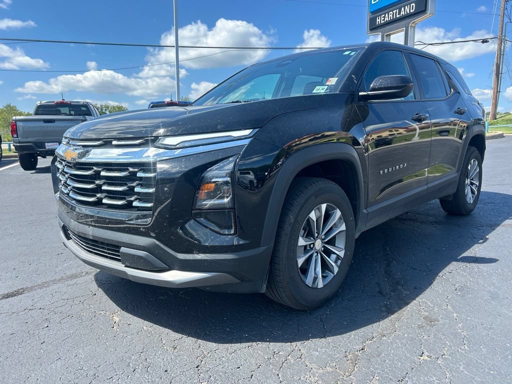 Used 2026 Chevrolet Equinox LT AWD/4WD image 1