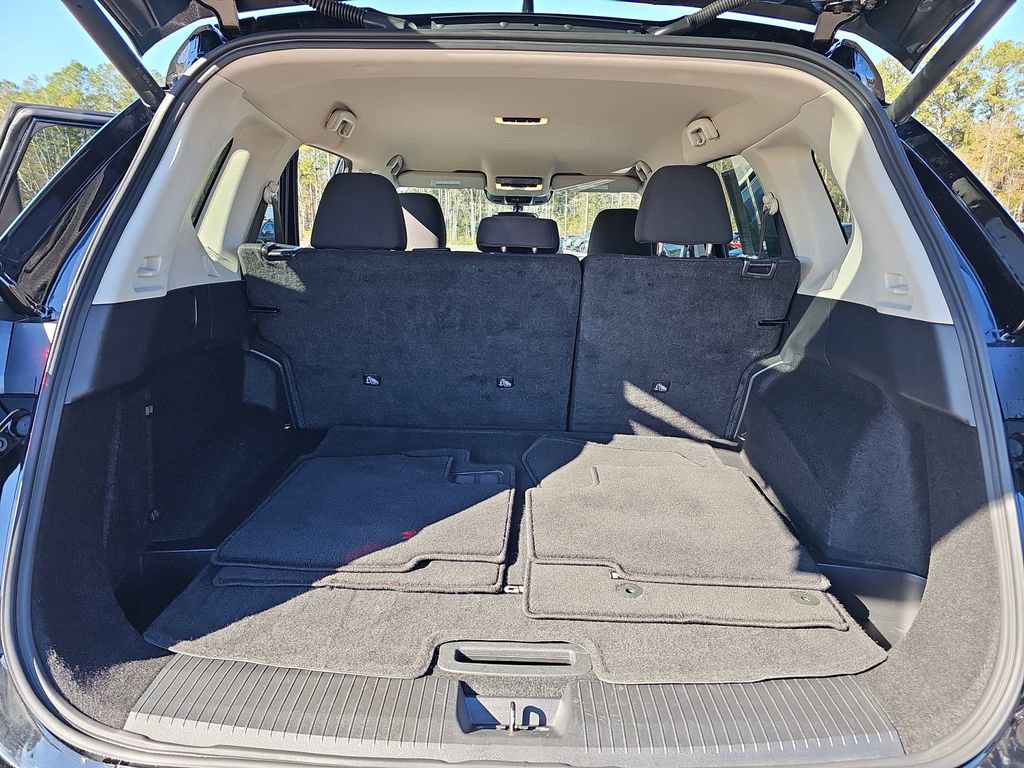 Used 2025 Nissan Rogue SV image 15