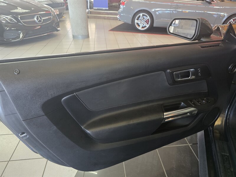 Used 2019 Ford Mustang Convertible RWD image 7