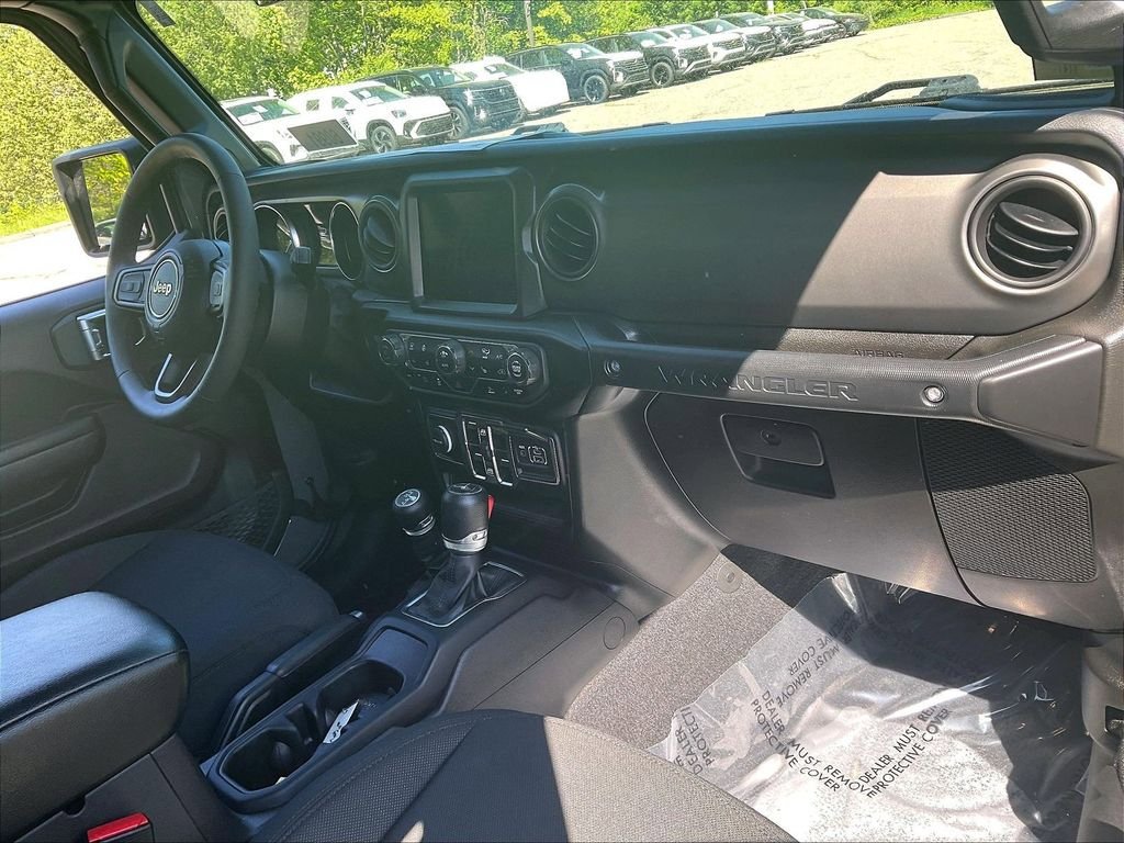 Used 2023 Jeep Wrangler Unlimited w/ Sun & Screen Package AWD/4WD image 14
