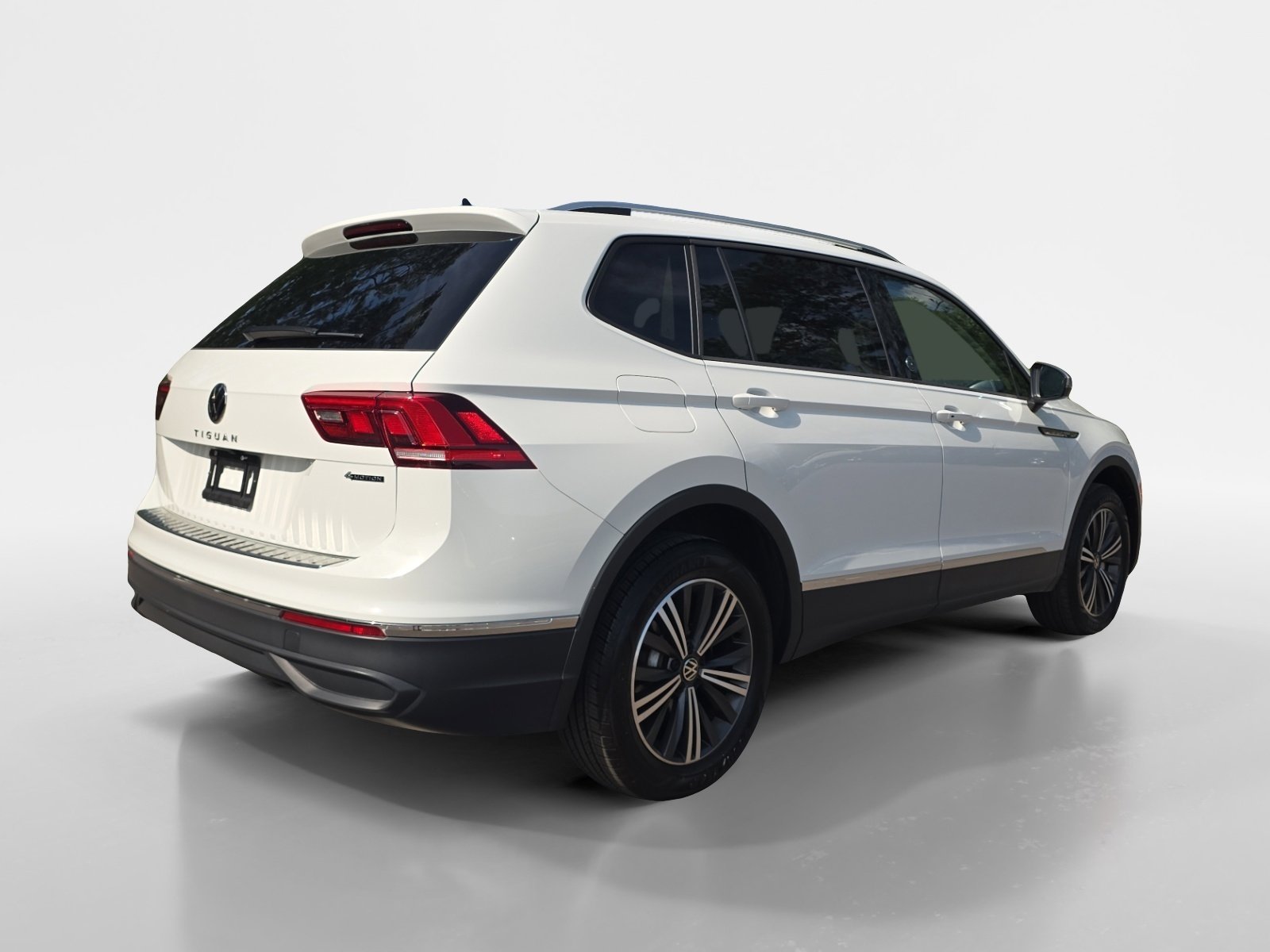 Used 2024 Volkswagen Tiguan Wolfsburg Edition AWD/4WD image 5