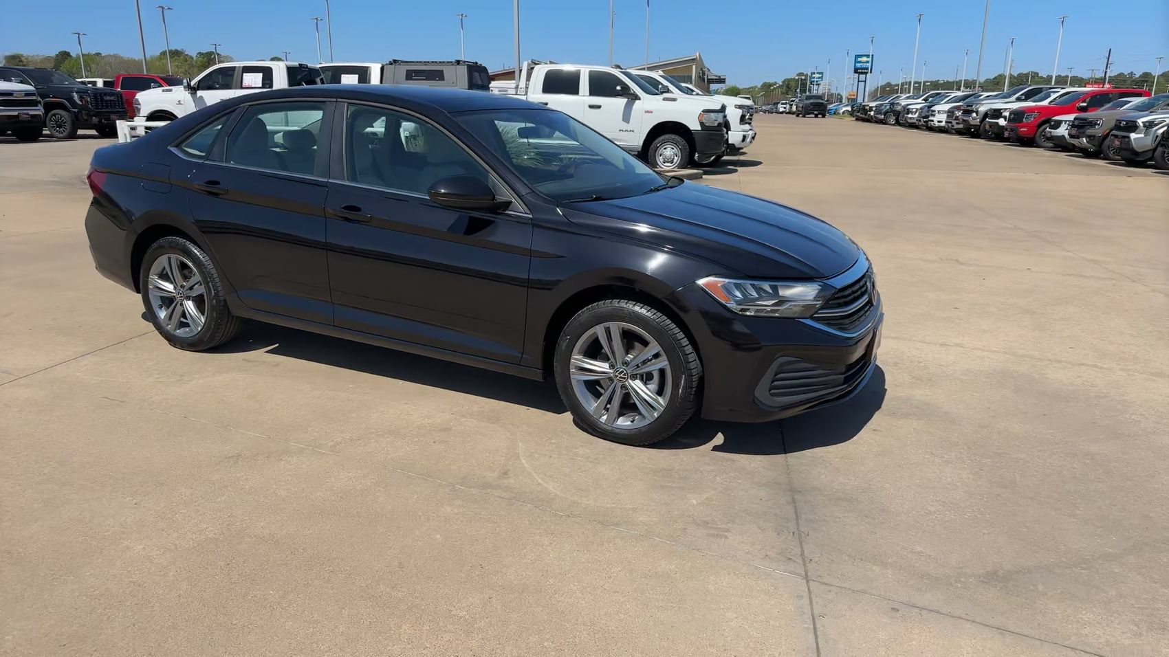 Used 2024 Volkswagen Jetta SE FWD image 3