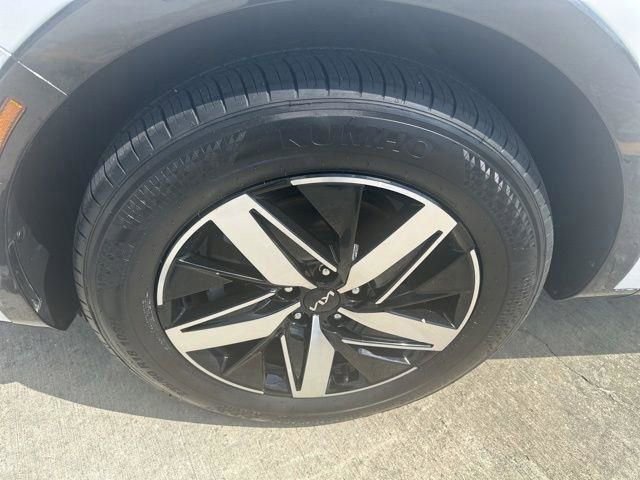 Used 2022 Kia Sorento EX image 11