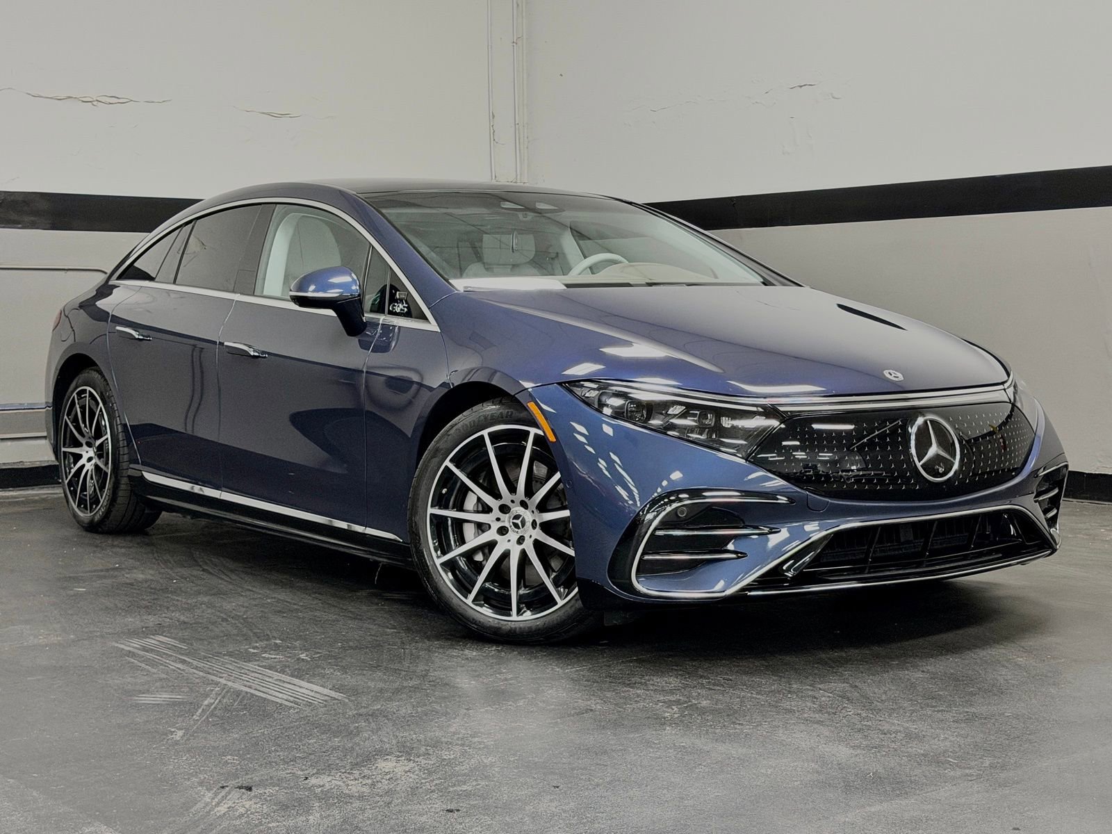 Used 2023 Mercedes-Benz EQS 580 4MATIC Sedan image 2