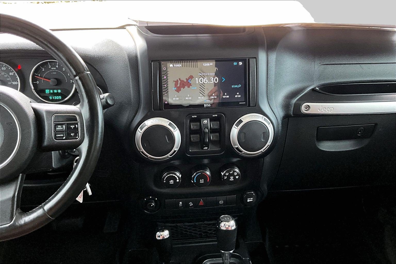 Used 2012 Jeep Wrangler Unlimited Sahara w/ Dual Top Group AWD/4WD image 6
