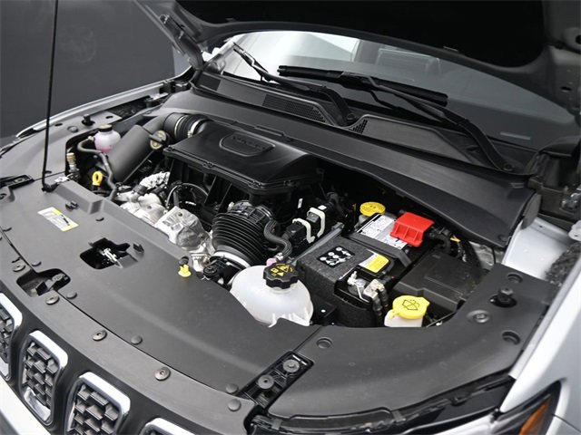 Used 2025 Jeep Compass Sport image 10