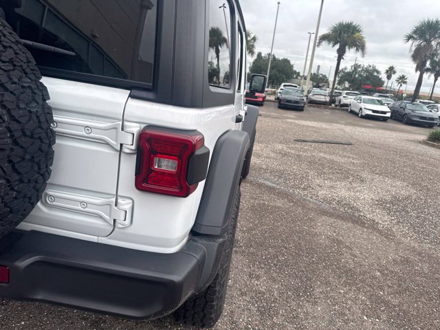 Used 2025 Jeep Wrangler Unlimited Rubicon AWD/4WD image 24