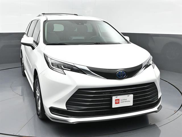Certified 2022 Toyota Sienna LE FWD image 3