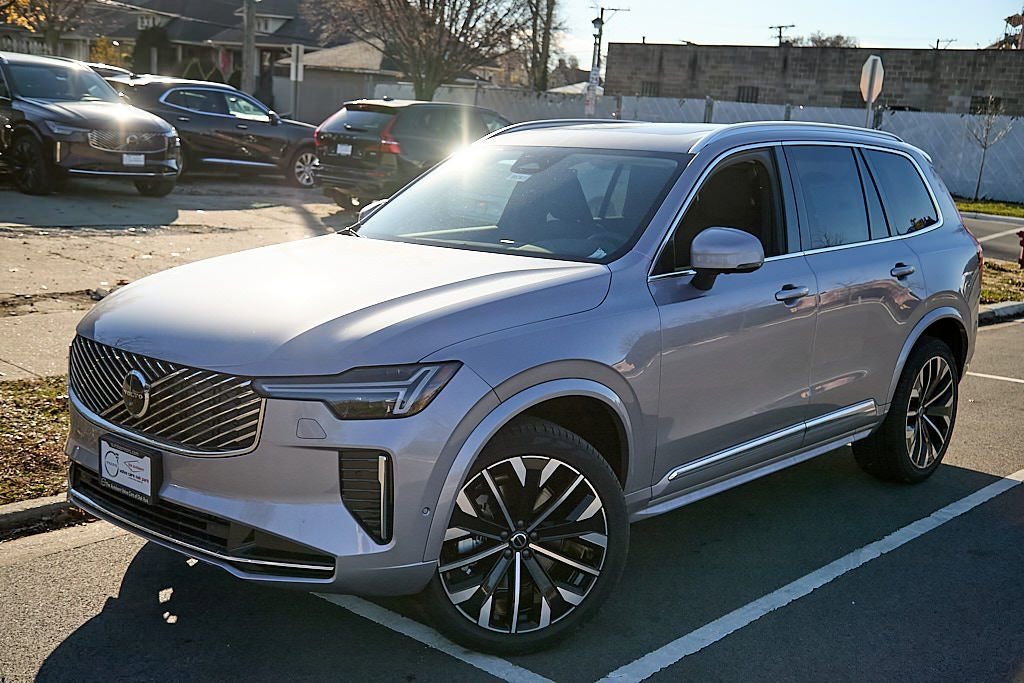New 2026 Volvo XC90 B6 Plus w/ Protection Package image 2