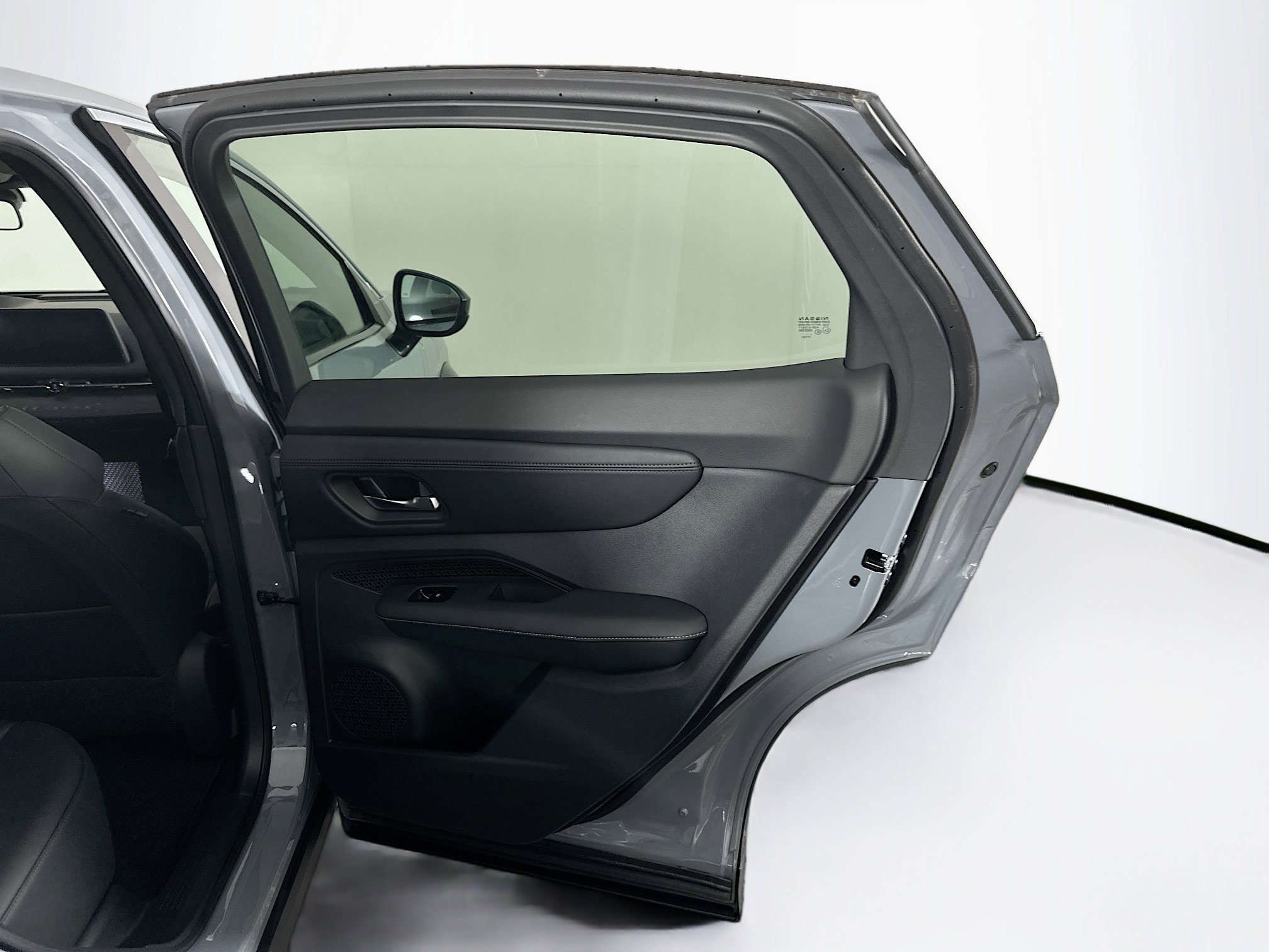 Used 2025 Nissan Ariya FWD image 29