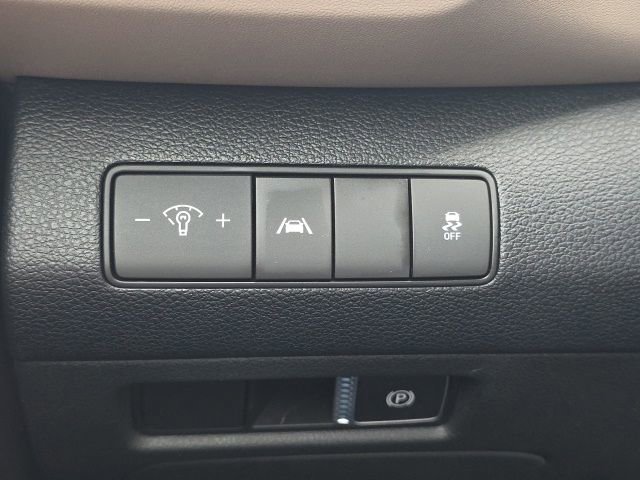 Certified 2023 Hyundai Santa Fe SE image 9