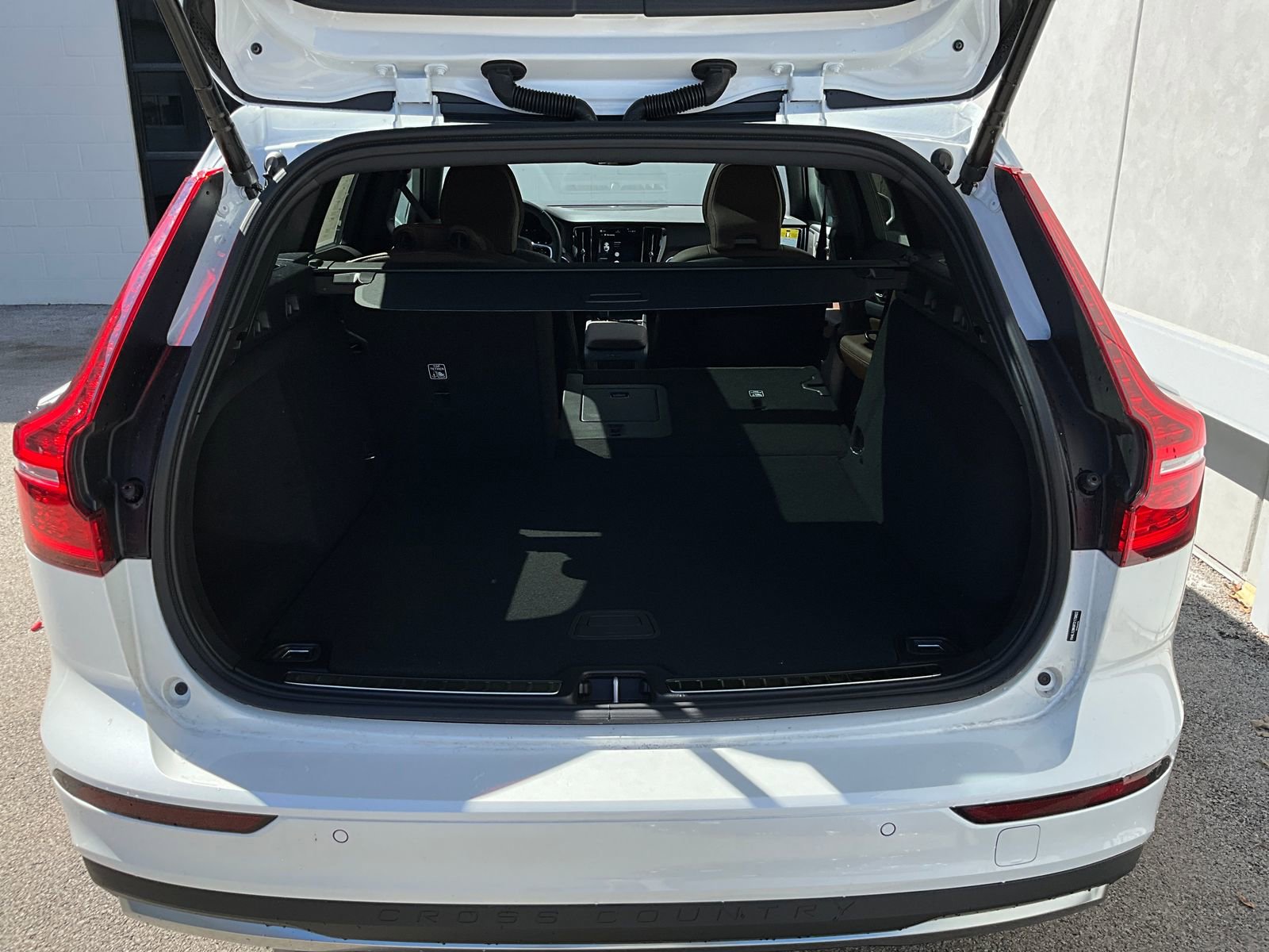 New 2026 Volvo V60 B5 Cross Country Plus w/ Climate Package image 25