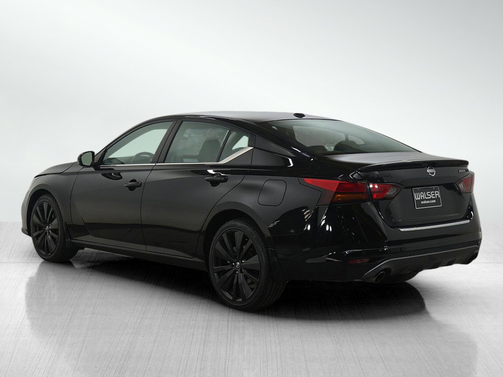 Used 2022 Nissan Altima 2.5 SR w/ Midnight Edition Package image 3