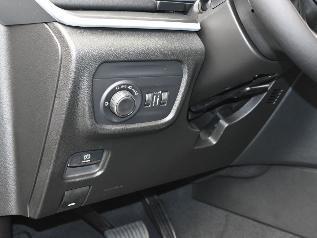 Used 2024 Jeep Grand Cherokee L Laredo w/ Luxury Tech Group I image 11