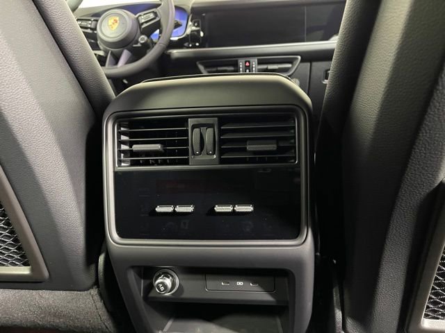Used 2025 Porsche Cayenne image 20