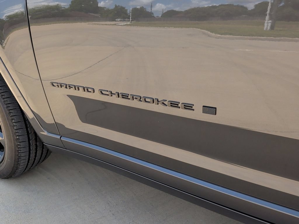 New 2026 Jeep Grand Cherokee Limited AWD/4WD image 52