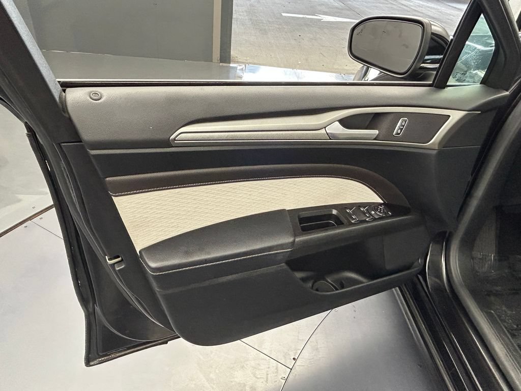 Used 2019 Ford Fusion SE w/ Equipment Group 151A FWD image 43