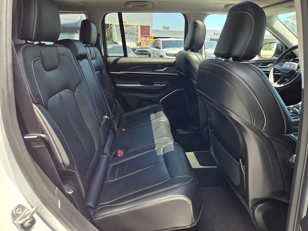 Used 2022 Jeep Grand Cherokee Limited AWD/4WD image 19