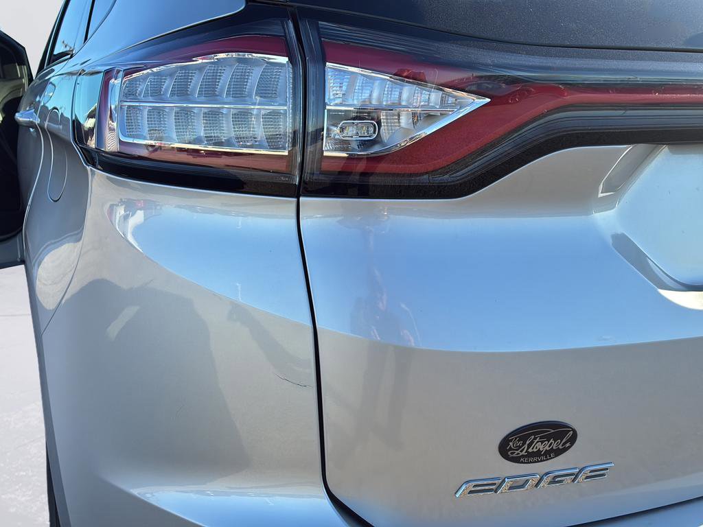 Used 2018 Ford Edge SE image 29