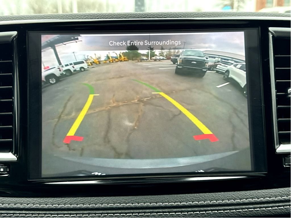 Used 2025 Chrysler Pacifica Limited image 21