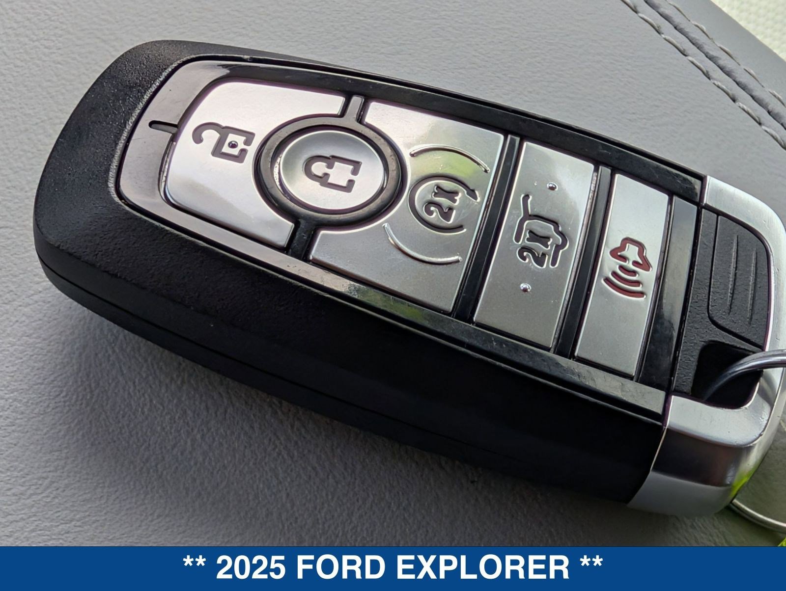Used 2025 Ford Explorer Platinum w/ Ultimate Package AWD/4WD image 36