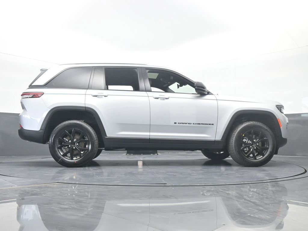 New 2025 Jeep Grand Cherokee Altitude image 56