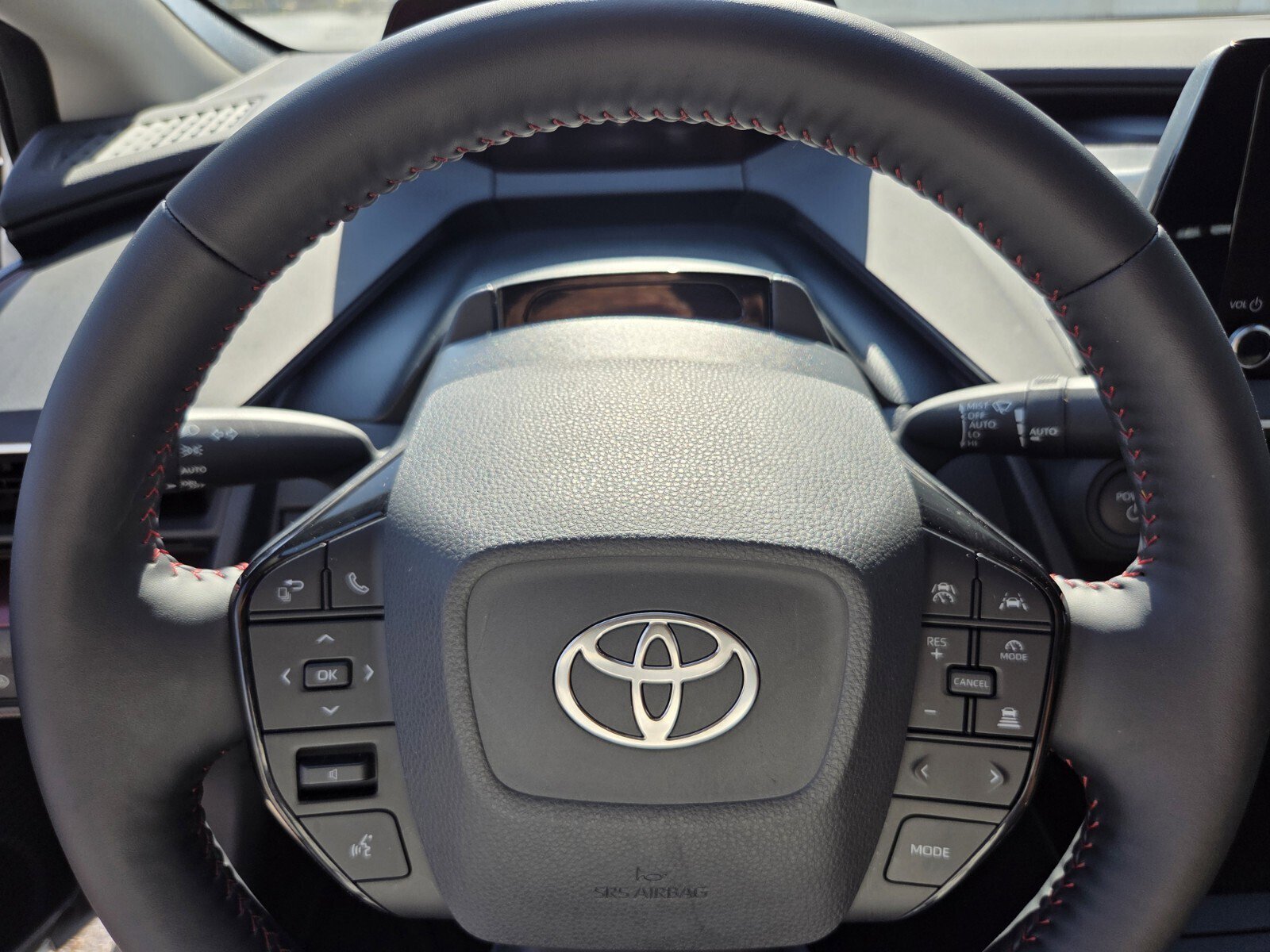 Used 2025 Toyota Prius Plug-In Hybrid FWD image 22