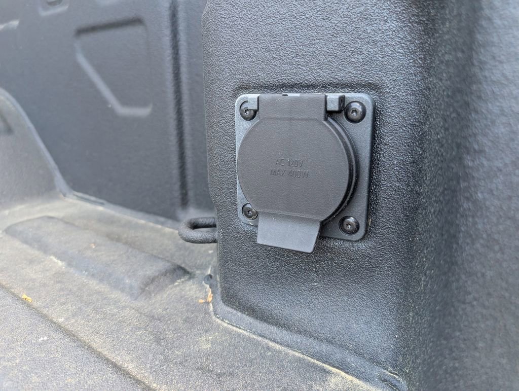 Used 2025 Chevrolet Silverado 2500 Custom w/ Custom Value Package image 31