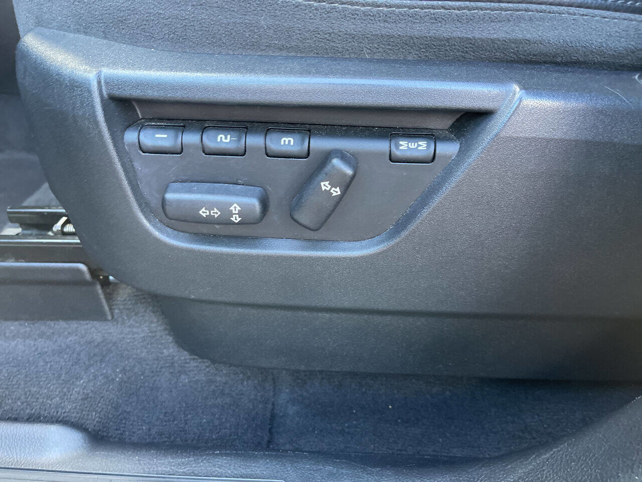 Used 2013 Land Rover LR2 HSE image 21