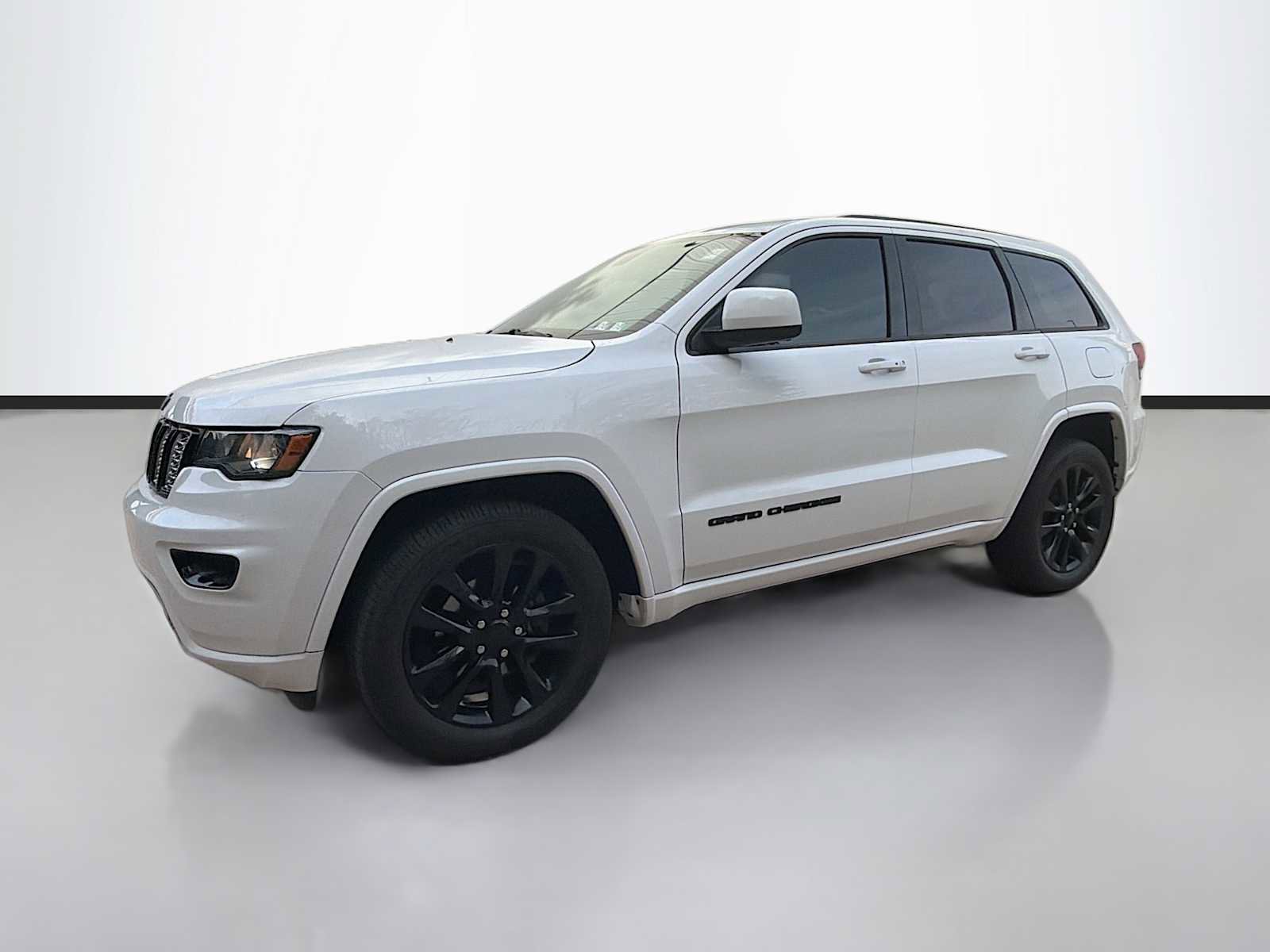 Used 2019 Jeep Grand Cherokee Altitude AWD/4WD image 1