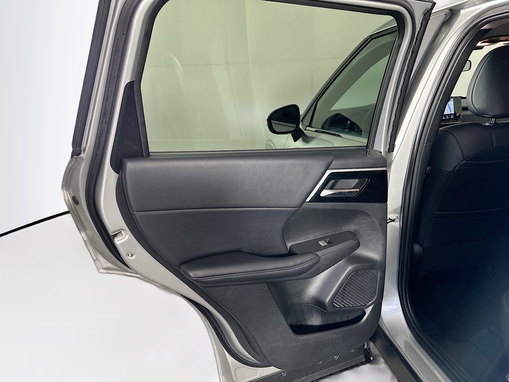 Used 2024 Mitsubishi Outlander SE image 27