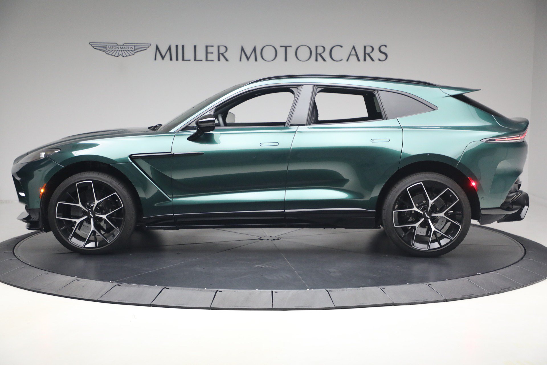 Used 2026 Aston Martin DBX 707 AWD/4WD image 3