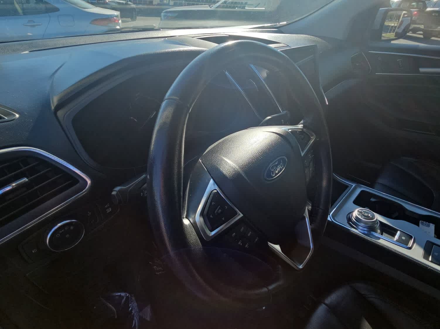 Used 2022 Ford Edge Titanium AWD/4WD image 2