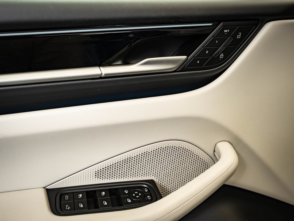 New 2026 Porsche Macan 4 Electric AWD/4WD image 26