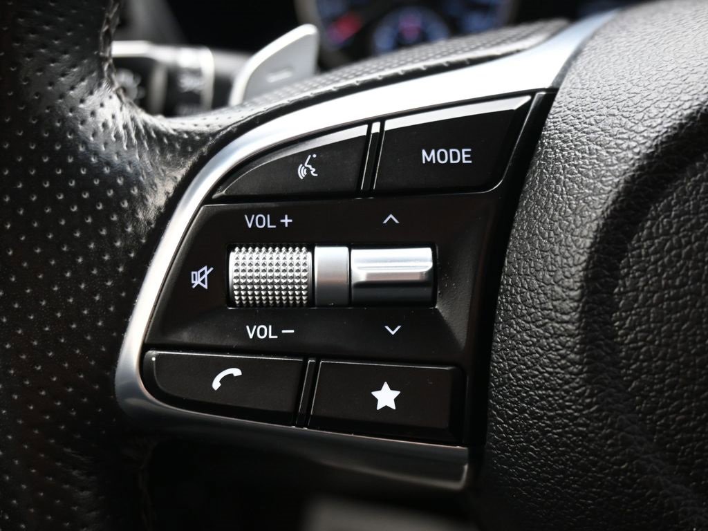 Used 2022 Genesis G70 2.0T image 22