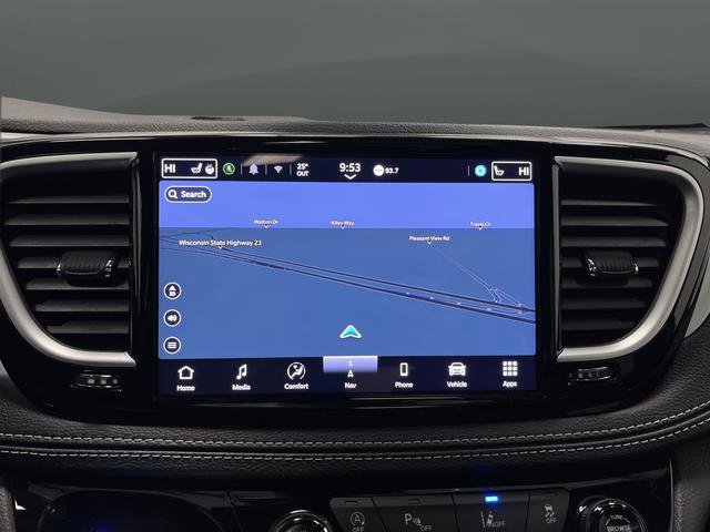 Used 2025 Chrysler Pacifica Limited image 8