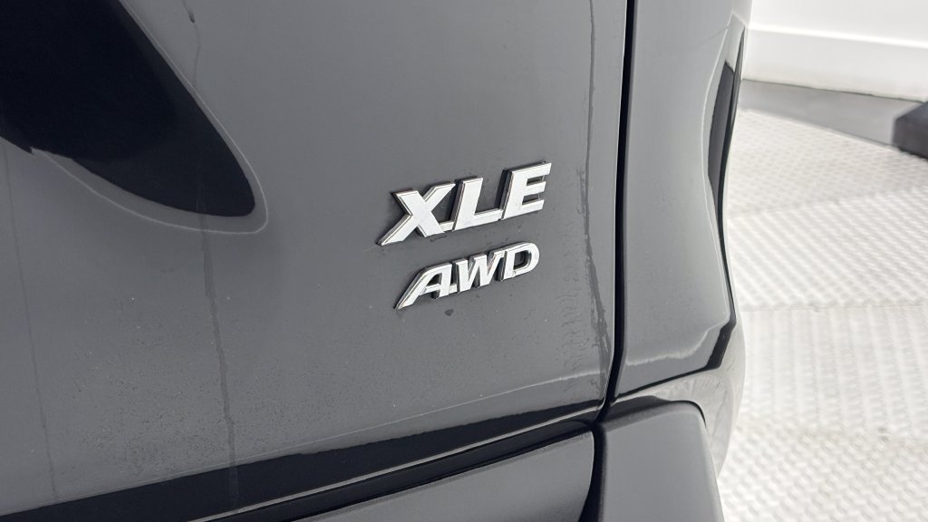 Used 2023 Toyota RAV4 XLE Premium AWD/4WD image 9